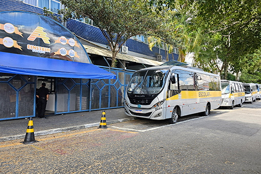 Transporte escolar do Colégio A. Einstein