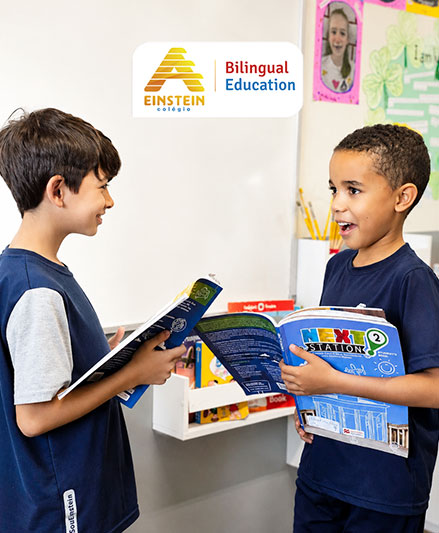 Alunos do Ensino Fundamental em atividade do programa bilíngue