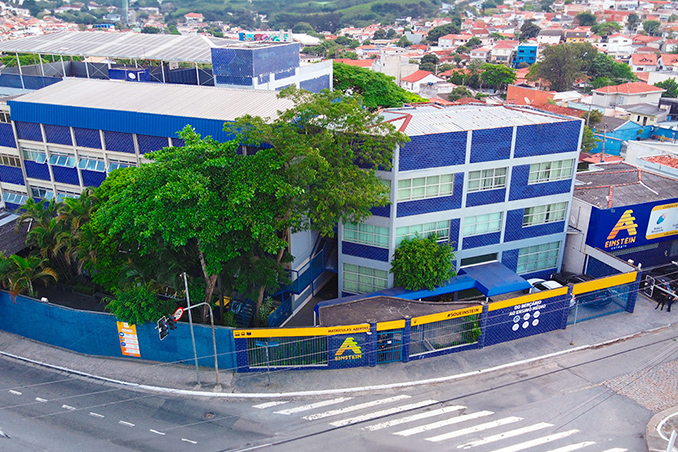 Fachada do Colégio A. Einstein vista do alto